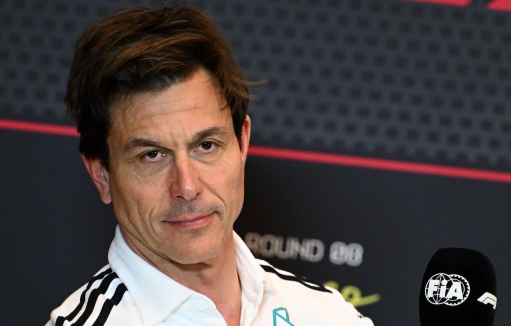 Toto Wolff reagiert auf die Entlassung von George Russell und den Wechsel von Max Verstappen