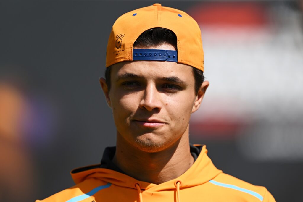 Wortgefecht mit Rennkommissar: Szene zwischen Lando Norris und Offiziellem geht viral