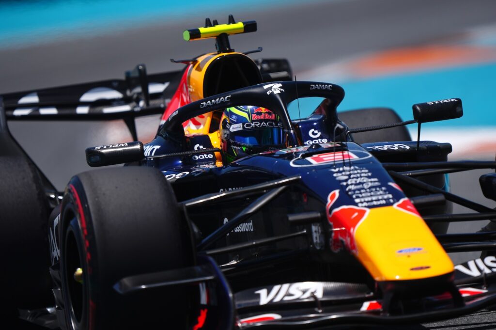 FIA bittet Red Bull zum Rapport nach überraschender Entscheidung über Verstappens Teamkollegen